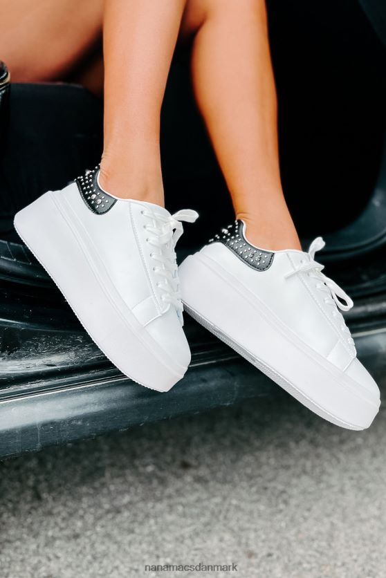 sparker den op i et hak besat platform sneakers NanaMacs XJPBDL4041 hvid sort