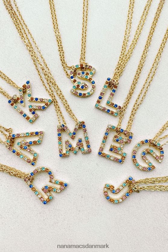 hvad er der i en halskæde med navnebogstav NanaMacs XJPBDL4100 guld