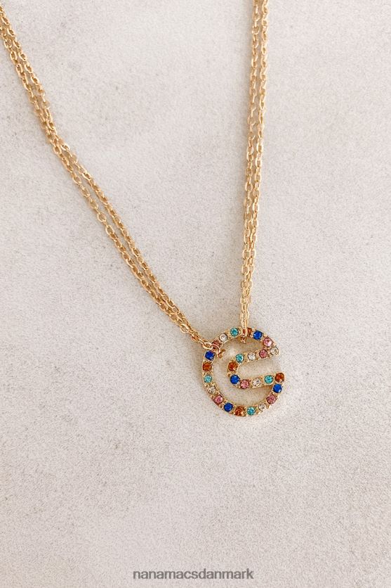 hvad er der i en halskæde med navnebogstav NanaMacs XJPBDL4100 guld