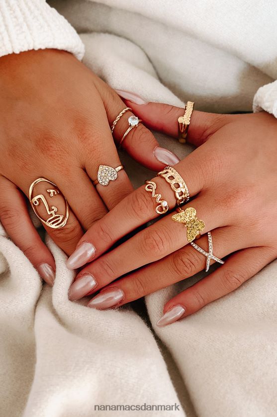 en hånd til at holde 9-delt ringsæt NanaMacs XJPBDL4436 guld