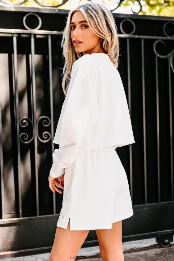 hun er en \"naturlig\" broderet top med lange ærmer og knap NanaMacs XJPBDL989 off white