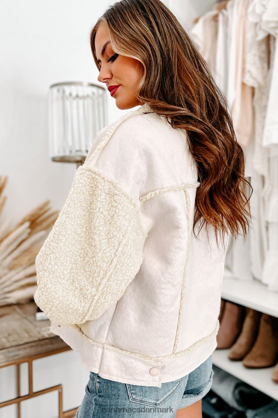 hold dig i nærheden af ​​sherpa-foret imiteret ruskindsjakke NanaMacs XJPBDL3723 ecru