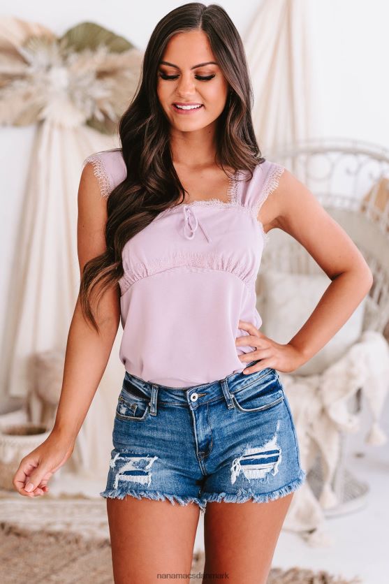 sagnomspundne historier med blondetrimmet kasketærmer NanaMacs XJPBDL1703 støvet lavendel